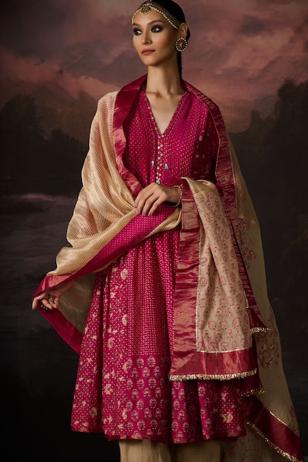 Swatti Kapoor Pink Chanderi Embroidery V-neck Zoya Woven Kurta Online at Aza Fashions Swatti Kapoor_Pink Chanderi Embroidery V-neck Zoya Woven Kurta _Online_at_Aza_Fashions