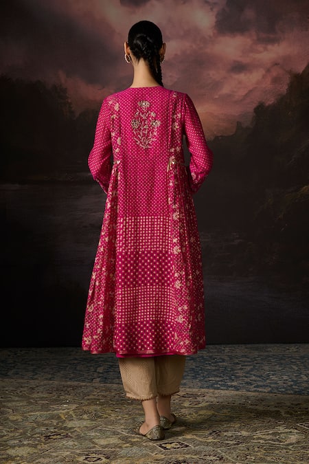 Shop Swatti Kapoor Pink Chanderi Embroidery V-neck Zoya Woven Kurta at Aza Fashions Shop_Swatti Kapoor_Pink Chanderi Embroidery V-neck Zoya Woven Kurta _at_Aza_Fashions
