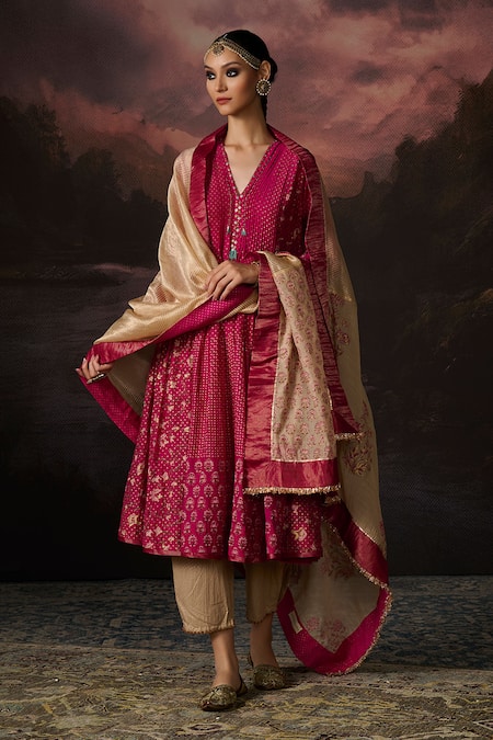 Swatti Kapoor Pink Cotton Embroidery V-neck Zoya Woven Kurta Set