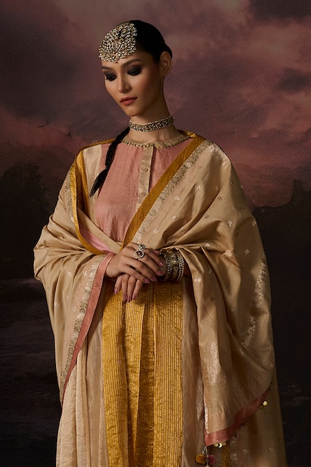 Swatti Kapoor_Yellow Round Neck Gul Stripe Woven Kurta Set _Online_at_Aza_Fashions