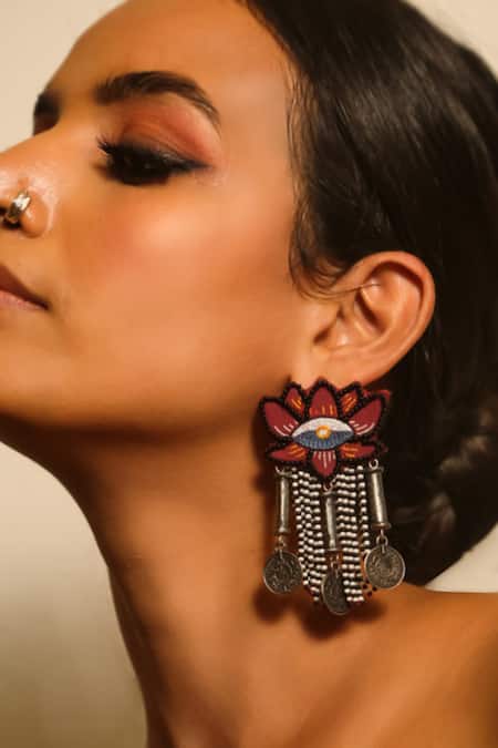 NAKHREWAALI Kamal Embellished Earrings 