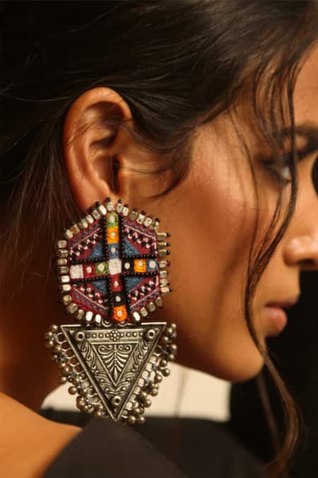 NAKHREWAALI Banajaran Embroidered Earrings 