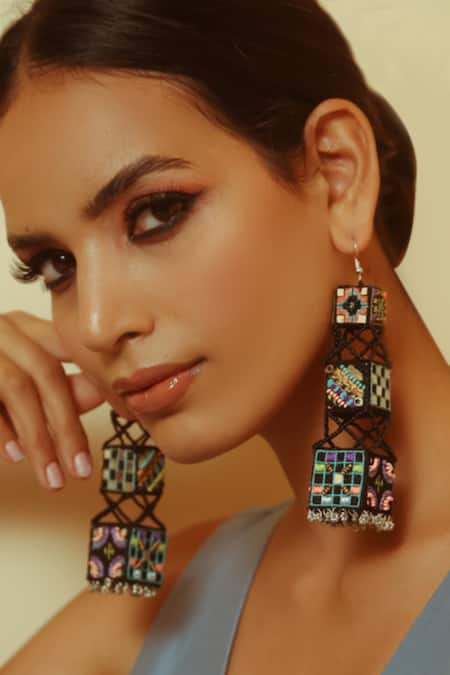 NAKHREWAALI Raabta Embroidered Earrings 