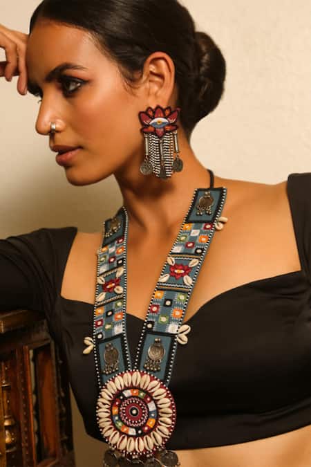 NAKHREWAALI  Ghamagham Embroidered Necklace 