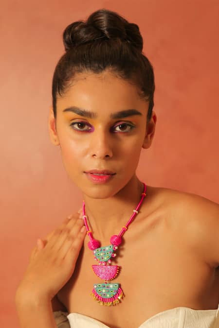 NAKHREWAALI Blue Iykyk Beaded Necklace 