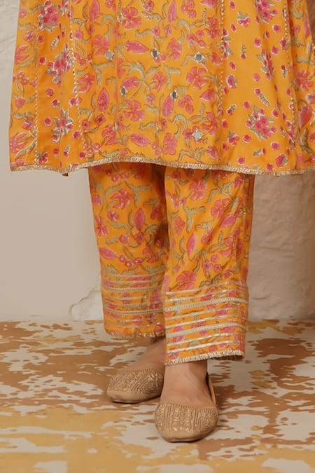 Buy_Nemaani_Yellow Modal, Cotton Gota Patti, Mirrors Round Sitara Hand Block Print Kurta Set _Online_at_Aza_Fashions
