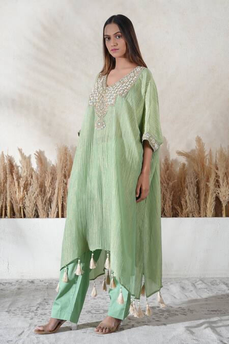Vedika Soni_Green Cotton Tassels V-neck Embroidered Kaftan Set _Online_at_Aza_Fashions