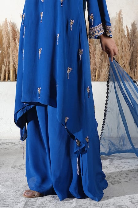 Vedika Soni_Blue Crepe, Organza Embroidery Keyhole Neck Kurta Set _Online_at_Aza_Fashions