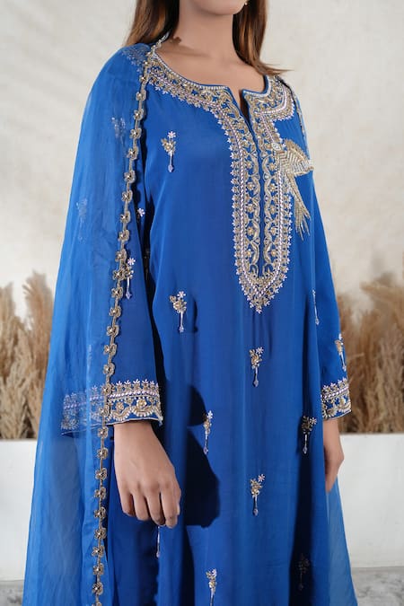 Vedika Soni_Blue Crepe, Organza Embroidery Keyhole Neck Kurta Set _at_Aza_Fashions