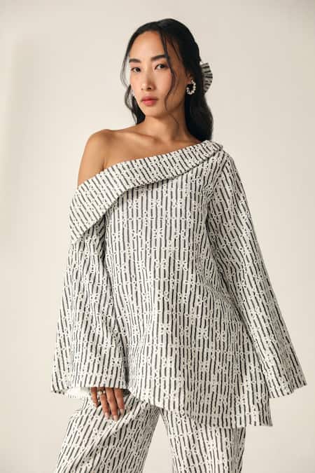 Buy_House Of Zeniaa_Cream Cotton Off-shoulder Daisy Monochrome Co-ord Set_Online_at_Aza_Fashions