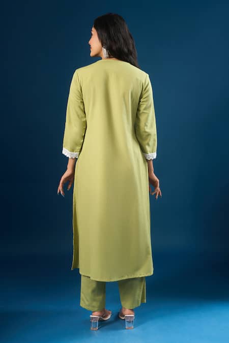 Naintara Bajaj Thread Embroidered Kurta Set 