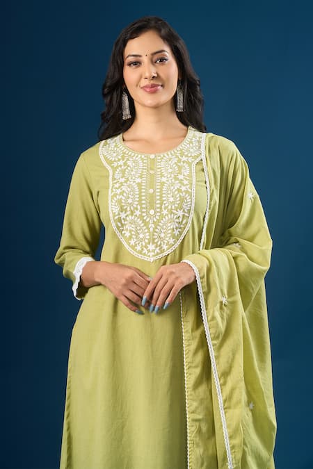 Naintara Bajaj_Green Cotton Embroidery Round Neck Thread Kurta Set _Online_at_Aza_Fashions