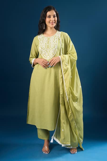 Naintara Bajaj Thread Embroidered Kurta Set 
