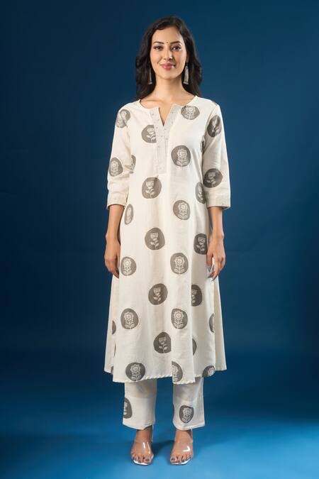 Naintara Bajaj_Off White Cotton Notched Neck Floral Print Kurta Set _Online_at_Aza_Fashions