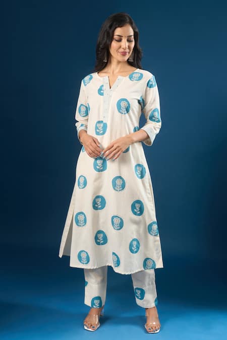 Naintara Bajaj Off White Cotton Split V-neck Floral Print Kurta With Pant 