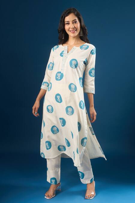Naintara Bajaj_Off White Cotton Split V-neck Floral Print Kurta With Pant _Online_at_Aza_Fashions