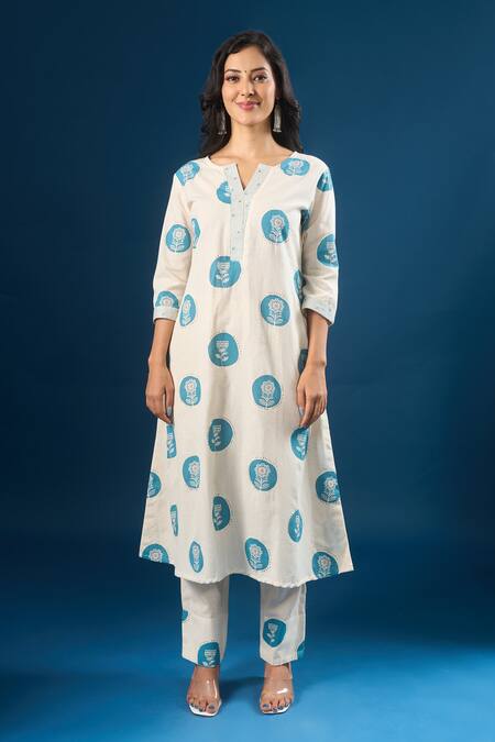 Buy_Naintara Bajaj_Off White Cotton Split V-neck Floral Print Kurta With Pant _Online_at_Aza_Fashions