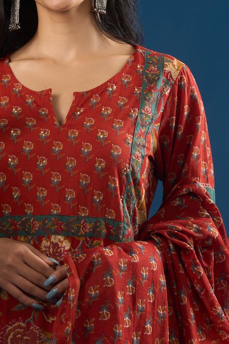 Buy_Naintara Bajaj_Red Cotton Embroidery Keyhole Neck Floral Print Kurta Pant Set 