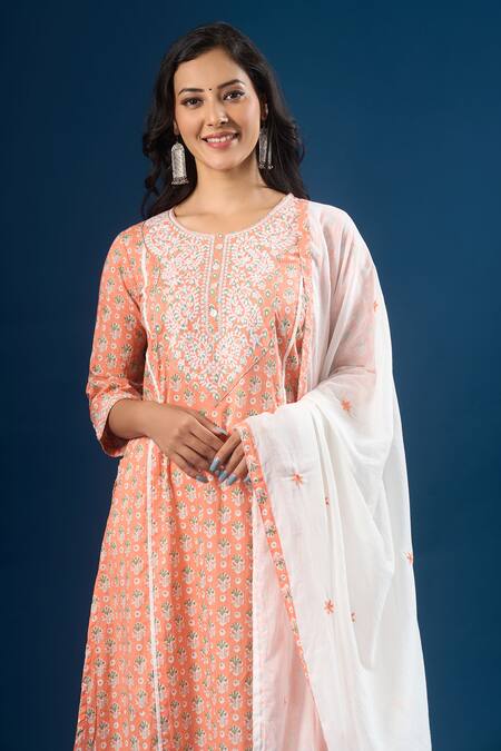 Naintara Bajaj_Orange Cotton Embroidery Round Neck Flower Print Kurta Set _Online_at_Aza_Fashions