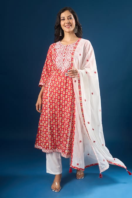 Shop_Naintara Bajaj_Red Cotton Embroidery Round Neck Florette Print Kurta Set _Online_at_Aza_Fashions