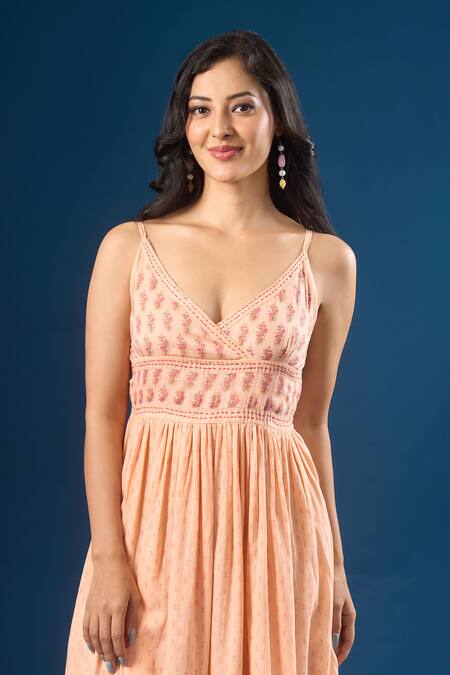 Naintara Bajaj_Peach Cotton Embroidery V-neck Paisley Print Dress _Online_at_Aza_Fashions