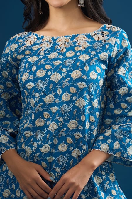 Naintara Bajaj_Blue Cotton Round Neck Flower Print Kurta With Pant _at_Aza_Fashions