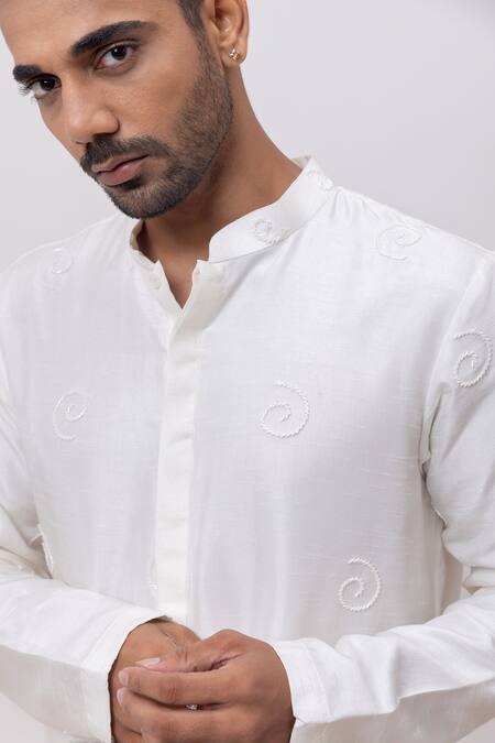 Kaka Calcutta_Ivory Silk, Cotton Embroidery Swirls Kurta And Pant Set _at_Aza_Fashions
