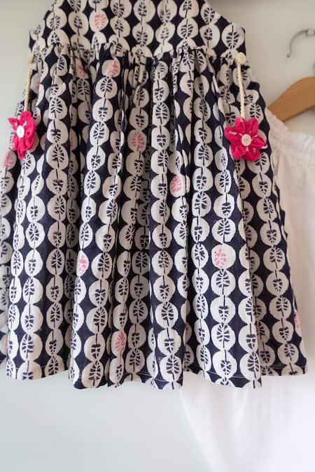 Buy_Love The World Today_Black Cotton Fabric Flowers Nila Monstera Print Kurta Set