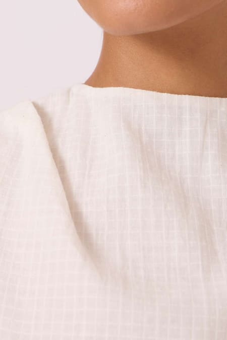 The Summer House_Off White Handloom Cotton Halter Neck Sonya Handwoven Top _at_Aza_Fashions