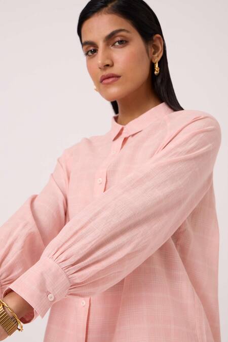 The Summer House Pink Handloom Cotton Collared Yeji Handwoven Shirt at Aza Fashions The Summer House_Pink Handloom Cotton Collared Yeji Handwoven Shirt _at_Aza_Fashions