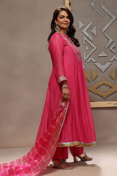 Kyra By Bhavna_Magenta Chanderi, Shantoon, Silk Organza Sequins, Beads Wild Rose Kurta Set _Online_at_Aza_Fashions