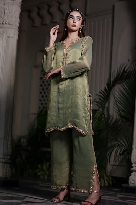Farha Syed Green Chiffon Stones, Pearls, Cut Work V-neck Hand Embroidered Kurta Set at Aza Fashions Farha Syed_Green Chiffon Stones, Pearls, Cut Work V-neck Hand Embroidered Kurta Set _at_Aza_Fashions