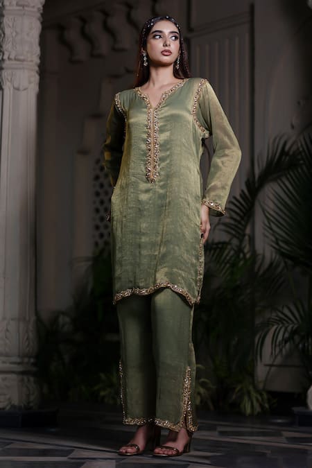 Buy Farha Syed Green Chiffon Stones, Pearls, Cut Work V-neck Hand Embroidered Kurta Set Buy_Farha Syed_Green Chiffon Stones, Pearls, Cut Work V-neck Hand Embroidered Kurta Set