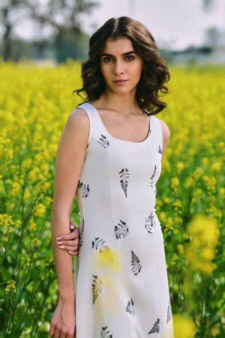 Buy AFRIYA White Poplin, Lycra Square Neck Monochrome Fern Midi Dress Online at Aza Fashions Buy_AFRIYA_White Poplin, Lycra Square Neck Monochrome Fern Midi Dress _Online_at_Aza_Fashions