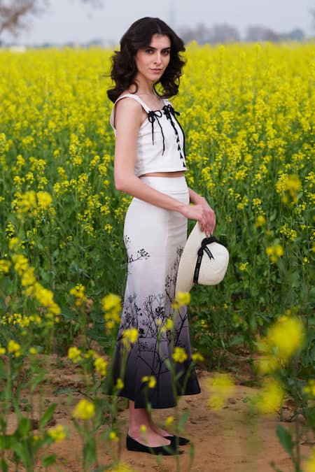 Buy_AFRIYA_White Poplin, Lycra Lace Square Neck Monochrome Meadow Crop Top 