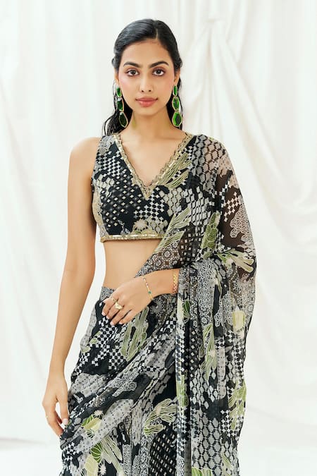 Buy_Redpine Designs_Black Viscose Georgette Sequins V-neck Printed Pre-draped Saree With Blouse _Online_at_Aza_Fashions