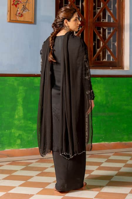 Nafs Black Embroidered Kurta Set 