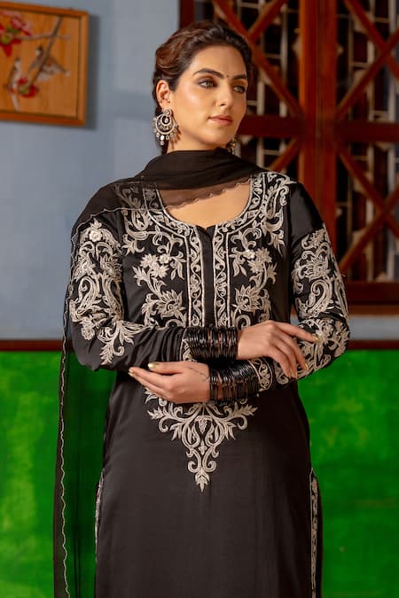 Buy_Nafs_Black Bemberg, Crepe, Chiffon Zari, Embroidery Round Neck Kurta Set _Online_at_Aza_Fashions