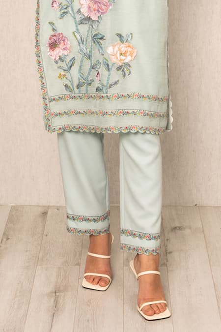 RANNA GILL_Green Linen Embroidery V-neck Oraya Kurta And Pant Set_Online_at_Aza_Fashions