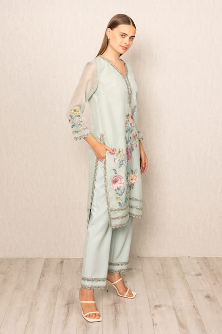 Buy_RANNA GILL_Green Linen Embroidery V-neck Oraya Kurta And Pant Set_Online_at_Aza_Fashions