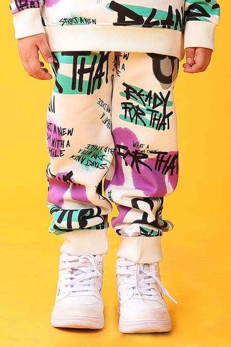 Buy_Anthrilo_White Fleece Text Pattern Sweatshirt And Joggers Set _Online_at_Aza_Fashions