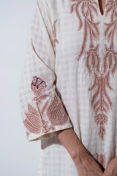 Shop Vaani Beswal Brown Embroidery Notched Neck Somnia Kurta Set Online at Aza Fashions Shop_Vaani Beswal_Brown Embroidery Notched Neck Somnia Kurta Set _Online_at_Aza_Fashions