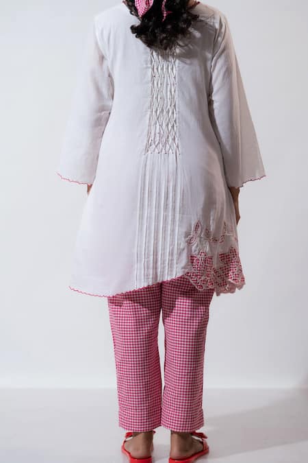 Vaani Beswal_White Embroidery V-neck Stealla Handwoven Cotton Set _Online_at_Aza_Fashions