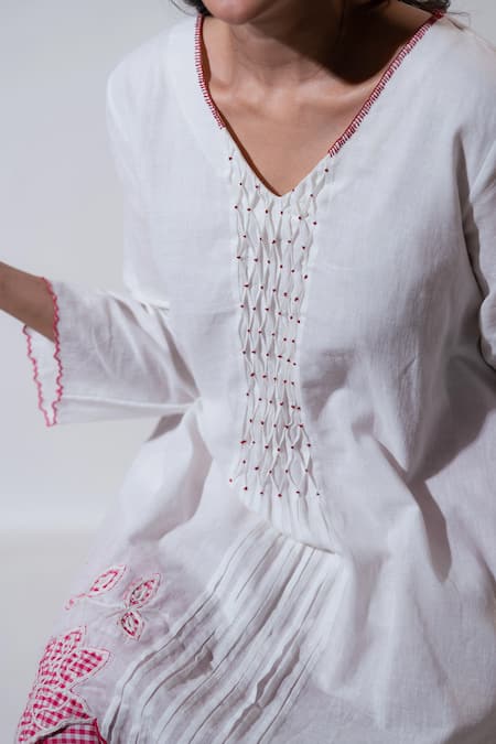 Buy_Vaani Beswal_White Embroidery V-neck Stealla Handwoven Cotton Set _Online_at_Aza_Fashions