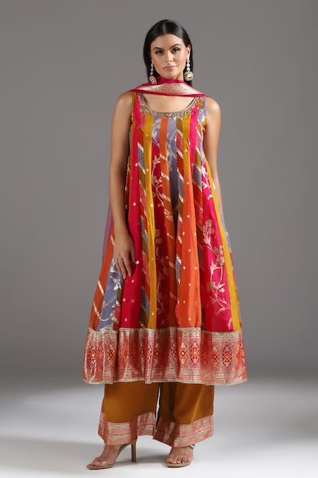 Two Sisters By Gyans Pink Sequins, Cut Work Round Neck Noor-e-banaras Anarkali Set