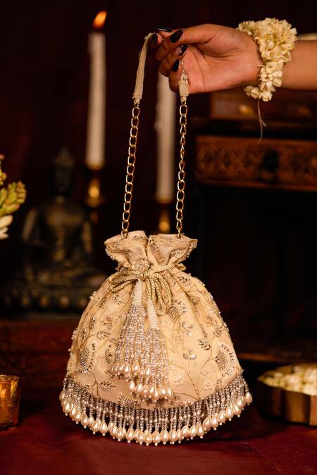 Buy 5elements Off White Embroidery, Beads Kiara Potli Buy_5elements_Off White Embroidery, Beads Kiara Potli