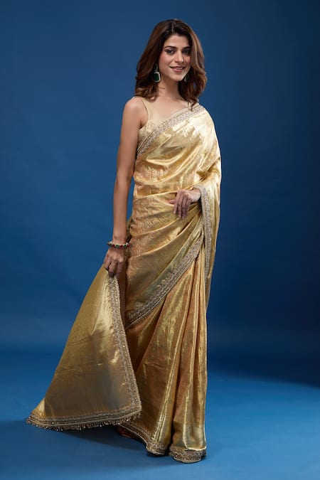 Tarun Tahiliani_Gold Zari Floral Pattern Saree With Unstitched Blouse Piece _Online_at_Aza_Fashions