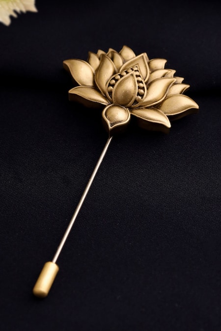 Cosa Nostraa_Gold Lotus Legacy Gift Ensemble _Online_at_Aza_Fashions