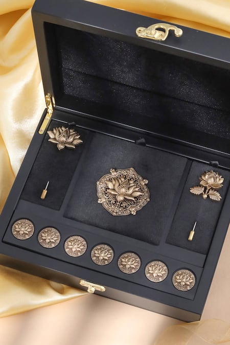 Cosa Nostraa Lotus Legacy Gift Ensemble 