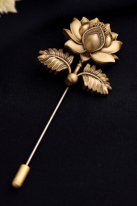 Buy_Cosa Nostraa_Gold Lotus Legacy Gift Ensemble _Online_at_Aza_Fashions